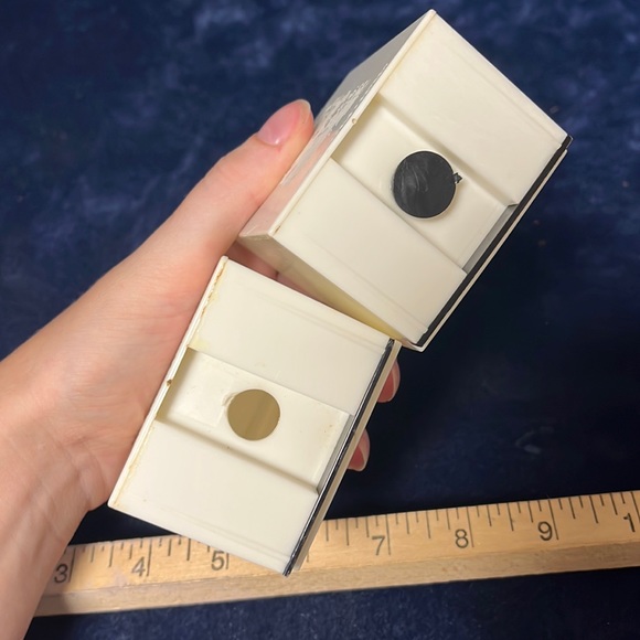 VTG Laundromat Washer Dryer Salt and Pepper Shakers - Picture 4 of 4